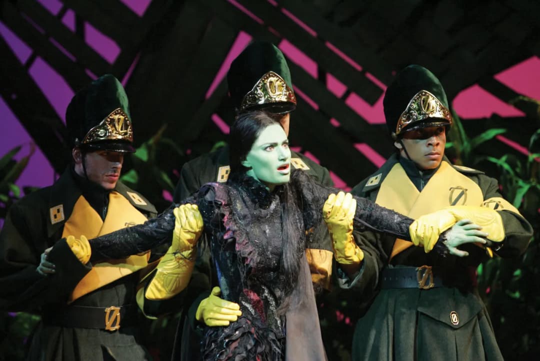 Film Wicked: Artystyczne Spojrzenie – recenzje, przesłanie i sekrety artystycznej wizji Jona M. Chu